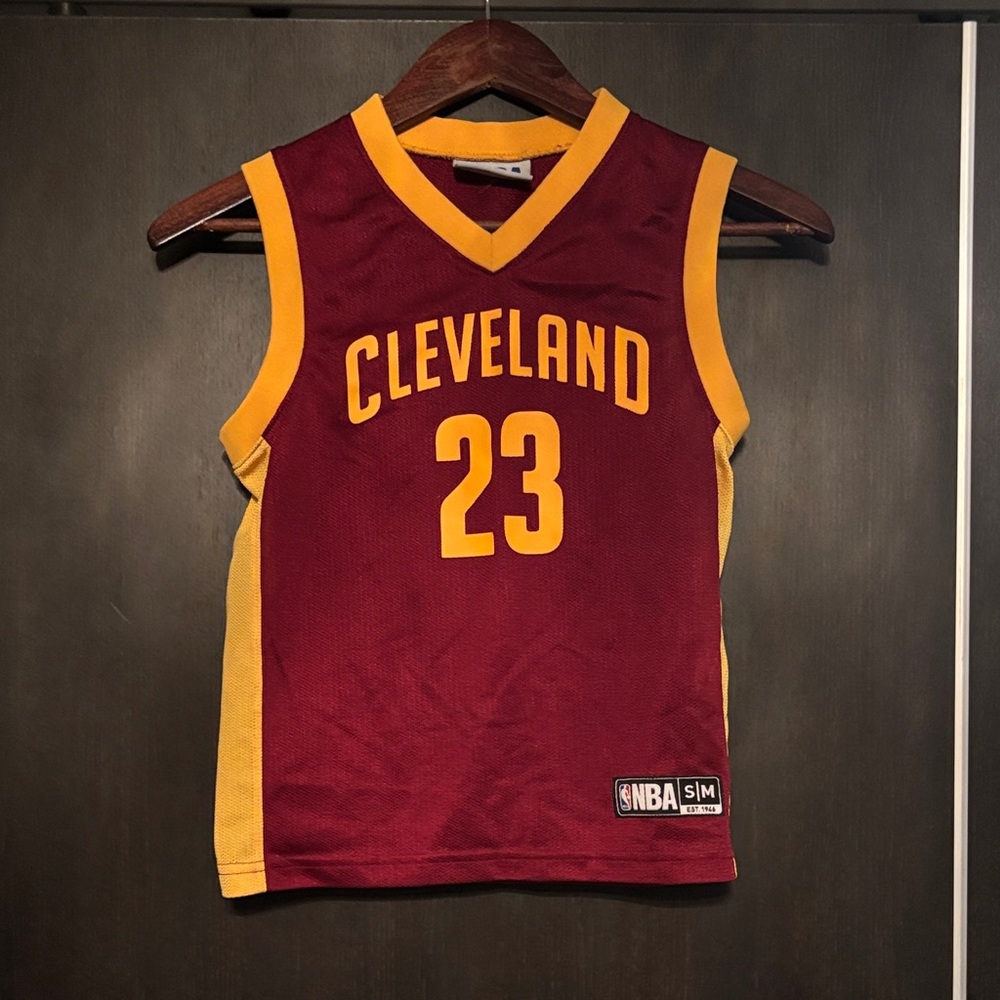 LeBron James  NBA kids jersey Cleveland Burgundy and Gold